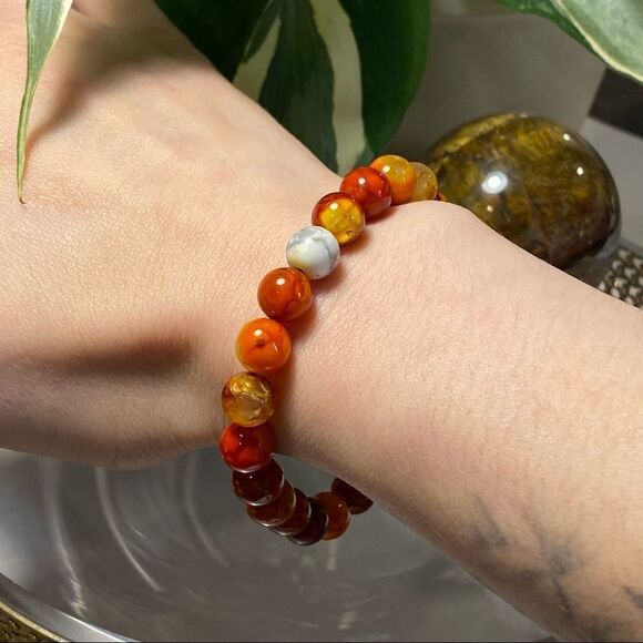 Polished Agate & Howlite Bracelet - Picture 5 of 6